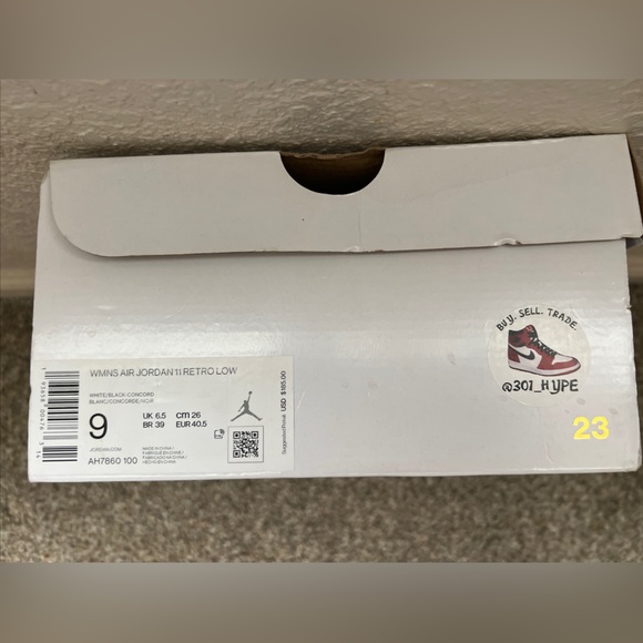 Authentic Air Jordan 11 Sketch Lows - Picture 5 of 10